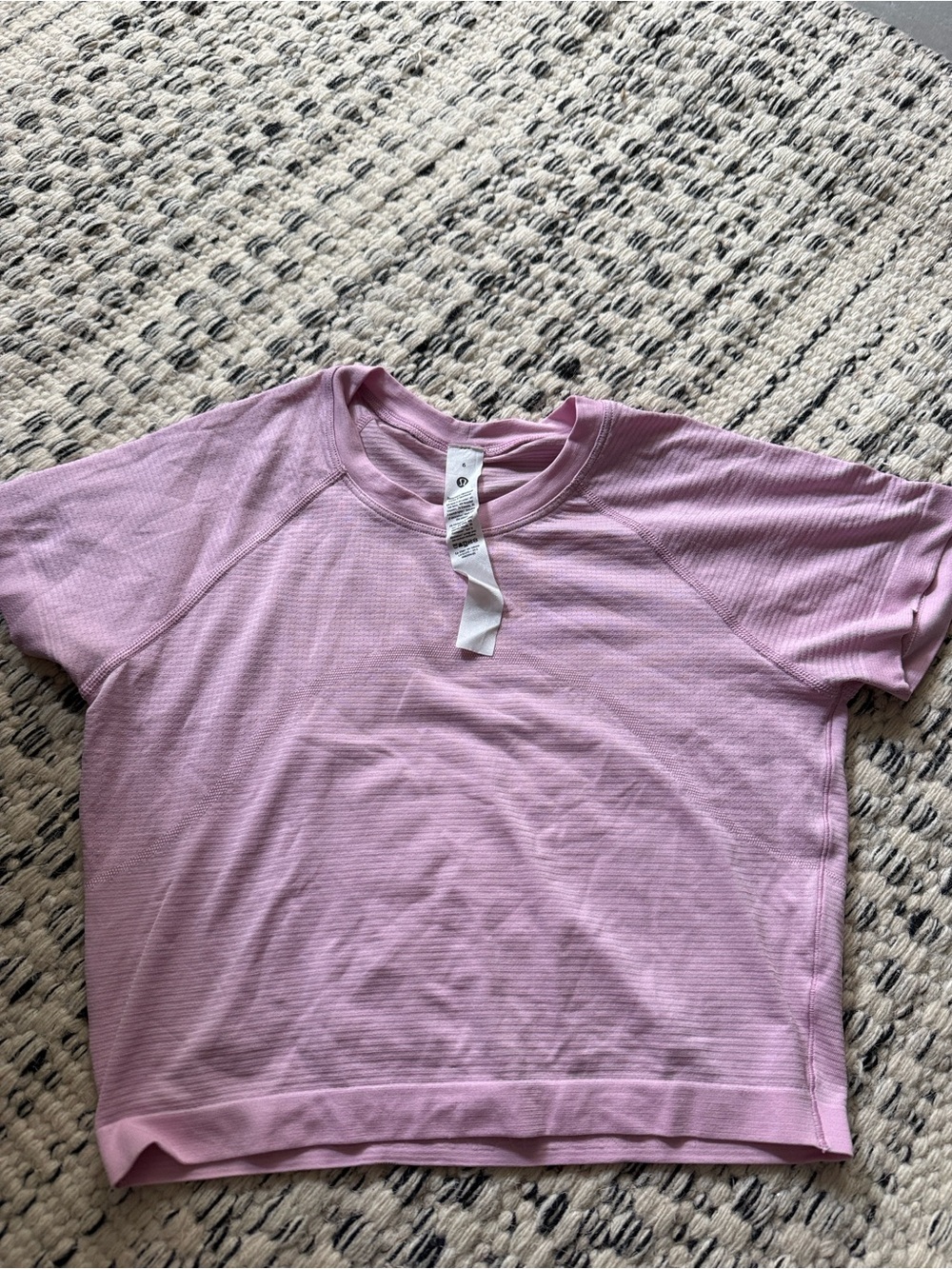 Lululemon like new Women's Light Pink Short Sleeve Crewneck Top